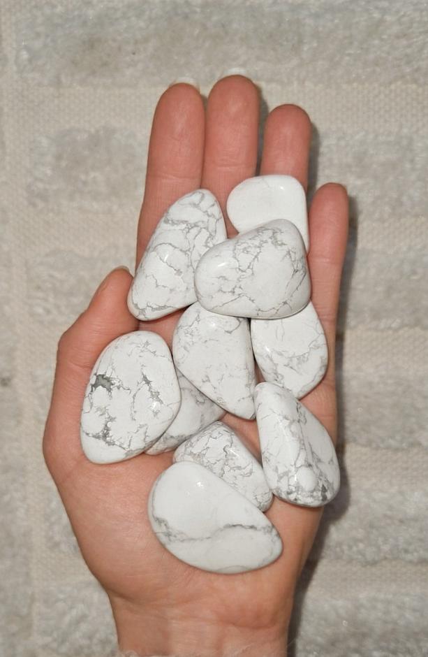 Howlite tumbles