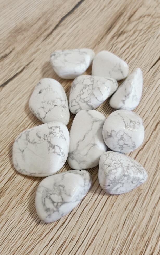 Howlite tumbles